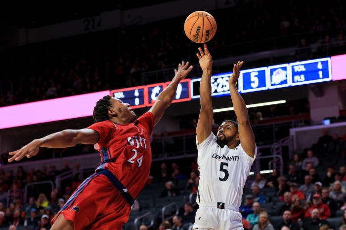 Nov 30, 2022; Cincinnati, Ohio, USA; Cincinnati Bearcats guard David DeJulius (5) shoots the ball against N.J.I.T Highlanders guard Mekhi Gray (24) in the first half at Fifth Third Arena. Mandatory Credit: Aaron Doster-USA TODAY Sports